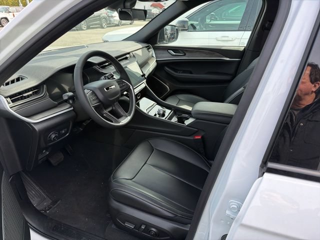 New 2026 Jeep Grand Cherokee Limited w/ Limited Altitude Package AWD/4WD image 13