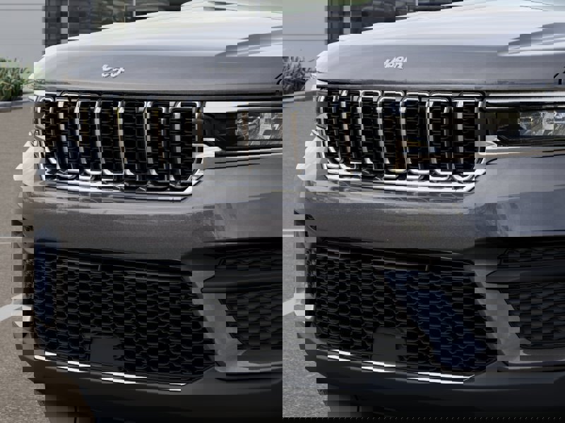 New 2025 Jeep Grand Cherokee Laredo X w/ Luxury Tech Group I image 34