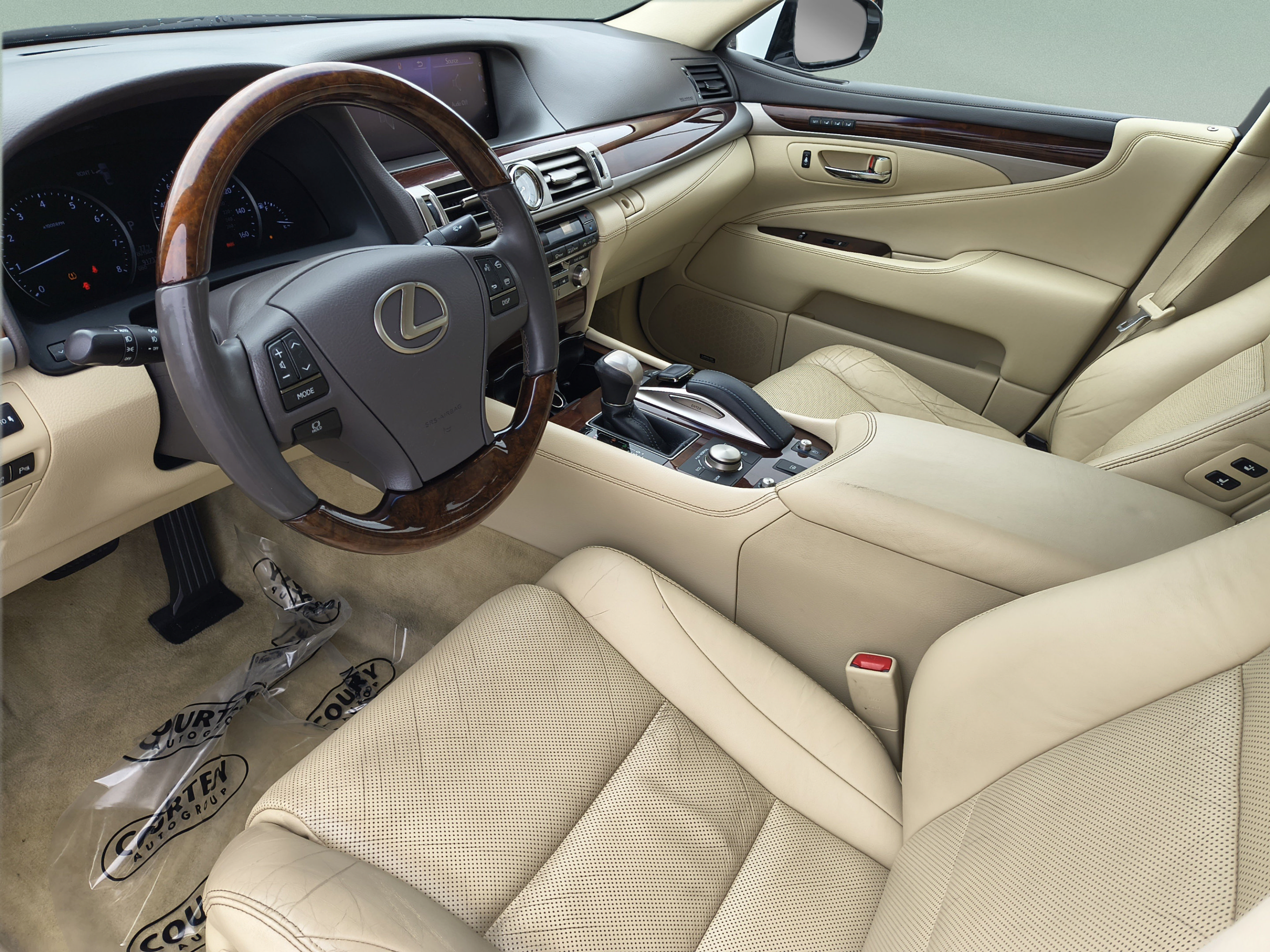 Used 2016 Lexus LS 460 w/ Comfort Package RWD image 19