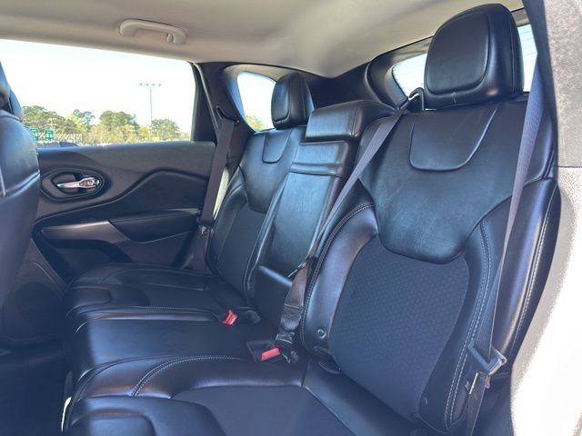 Used 2019 Jeep Cherokee Latitude Plus image 29