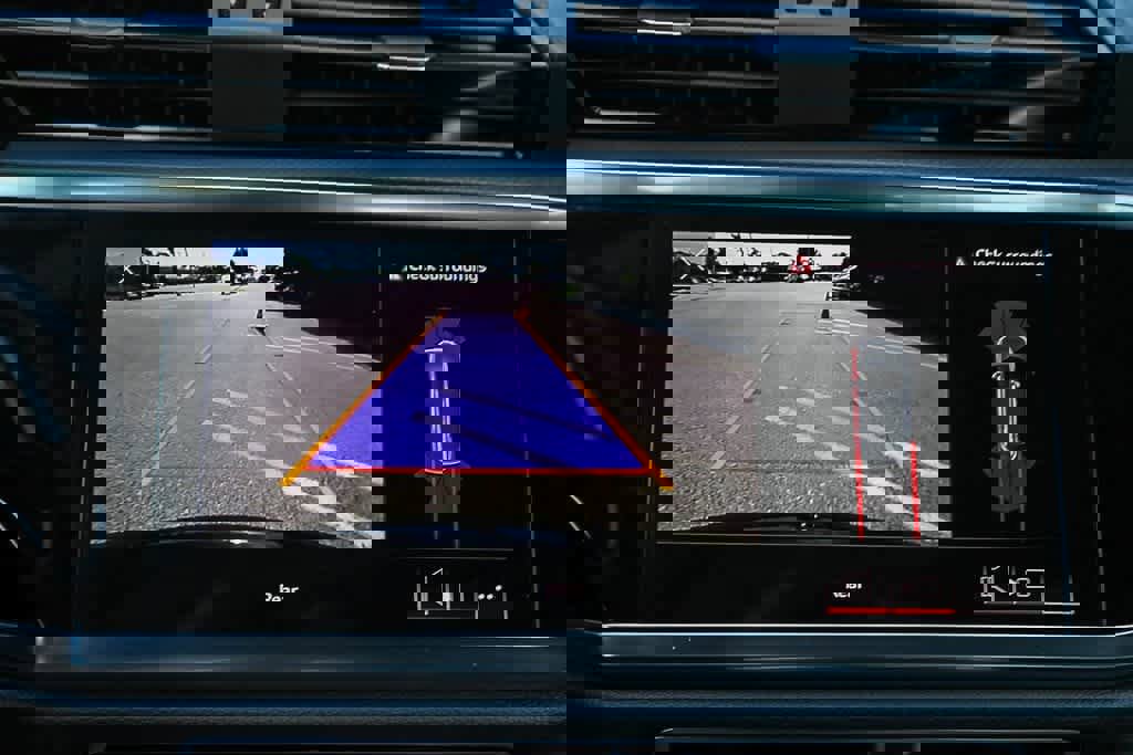 Used 2024 Audi Q3 2.0T Premium w/ Convenience Package image 23