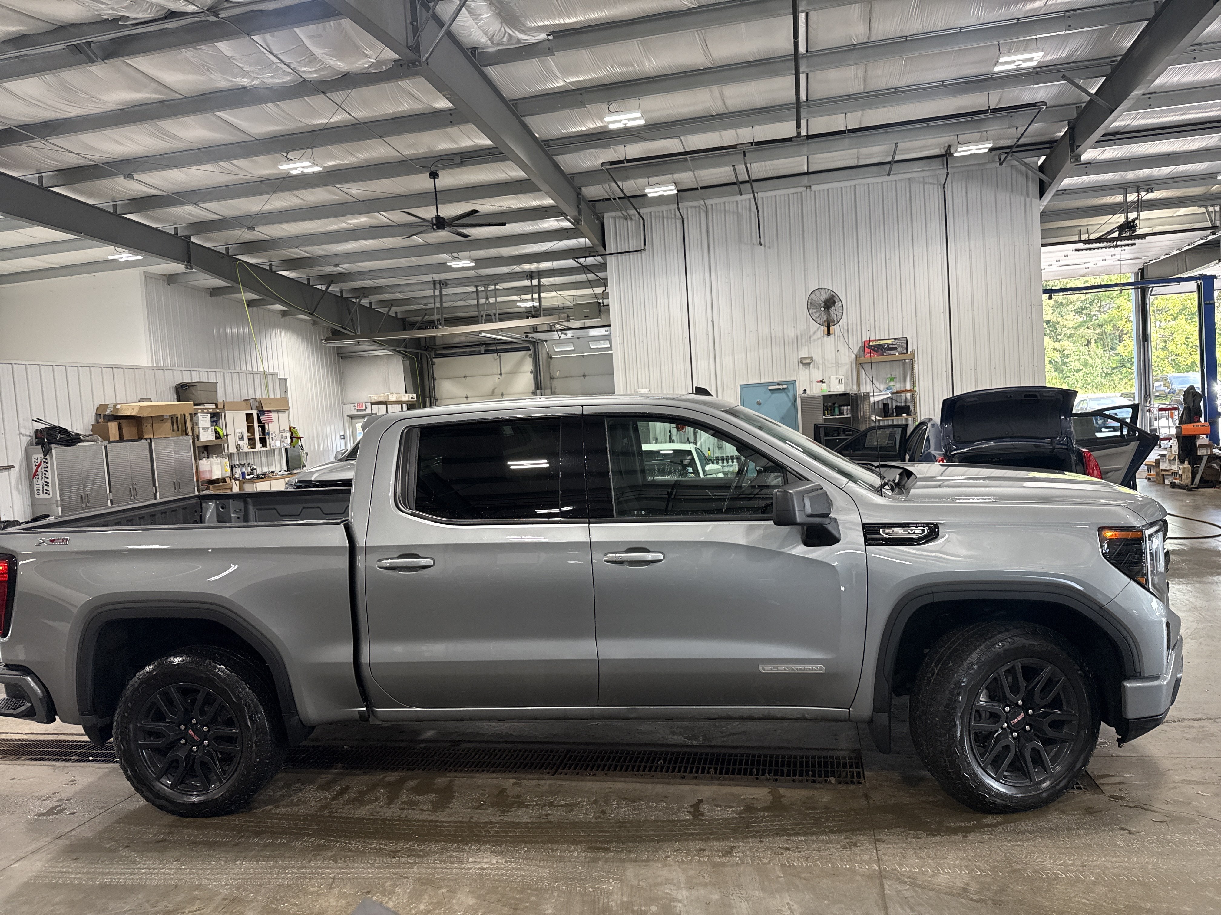 Used 2024 GMC Sierra 1500 Elevation w/ X31 Off-Road Package AWD/4WD image 2