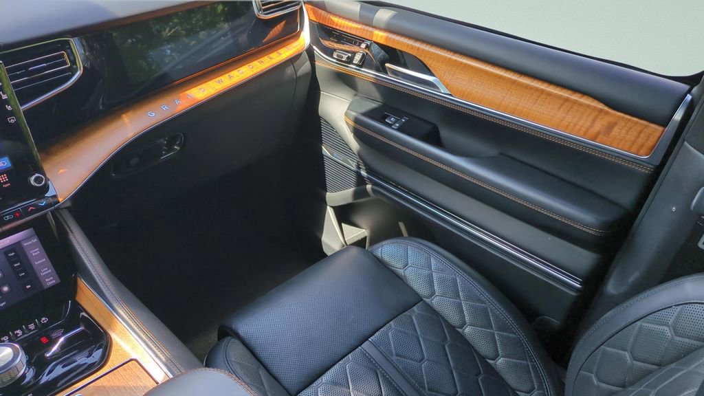 Used 2022 Jeep Grand Wagoneer Series III w/ Rear Seat Video Group 1 image 15