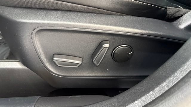 Used 2025 Ford Escape Platinum AWD/4WD image 13
