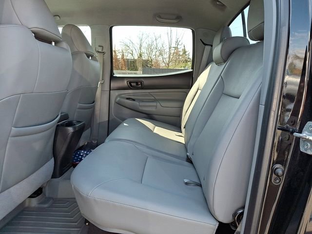 Used 2013 Toyota Tacoma 4x4 Double Cab w/ Limited Pkg image 10