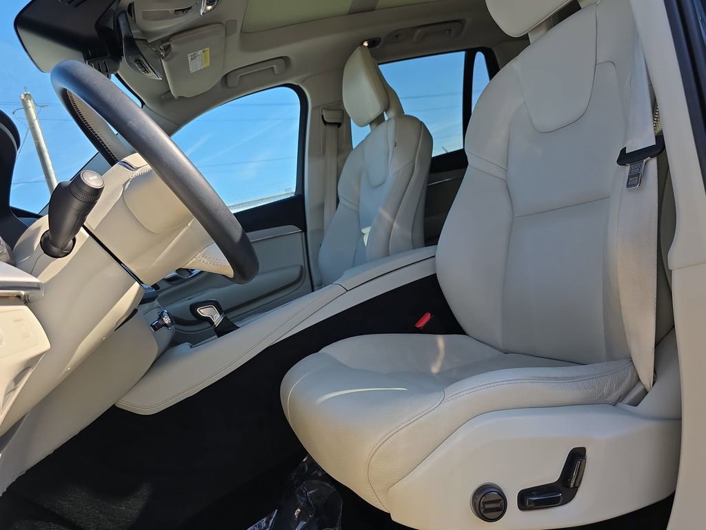 Used 2022 Volvo XC90 T5 Momentum w/ Advanced Package image 28
