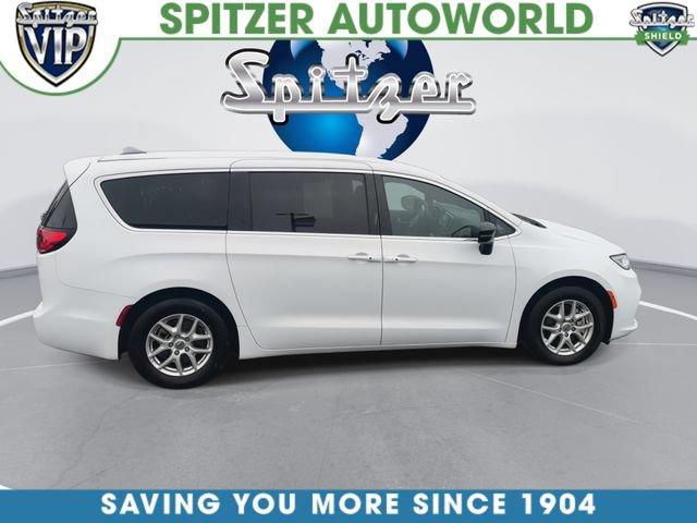 Used 2025 Chrysler Pacifica Select FWD image 10