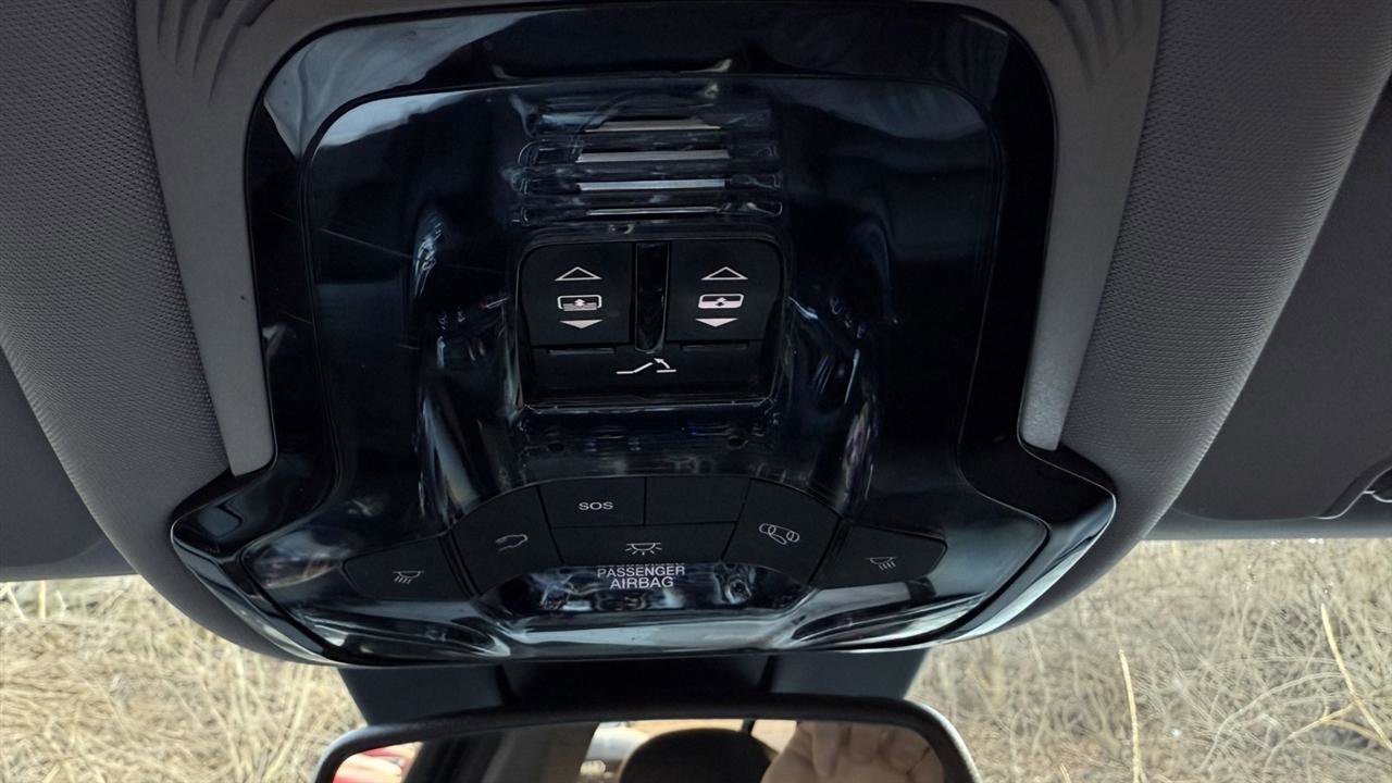 Used 2020 Alfa Romeo Giulia AWD w/ Nero Edizione image 40