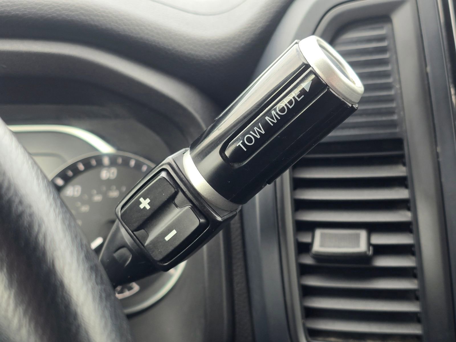 Used 2022 Nissan Titan SV AWD/4WD image 21