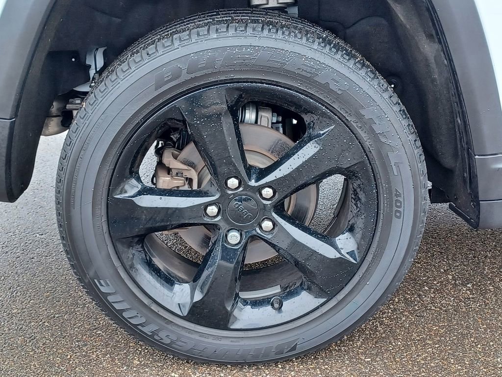 Used 2023 Jeep Grand Cherokee Altitude AWD/4WD image 5