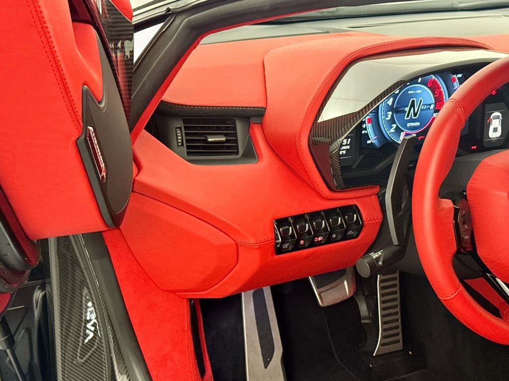 Used 2018 Lamborghini Aventador S image 10