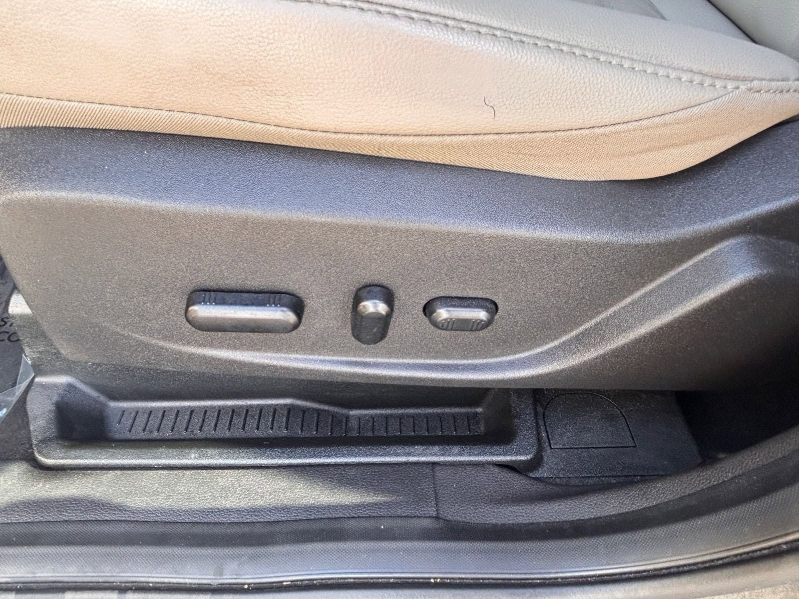 Used 2019 Ford Escape Titanium AWD/4WD image 19