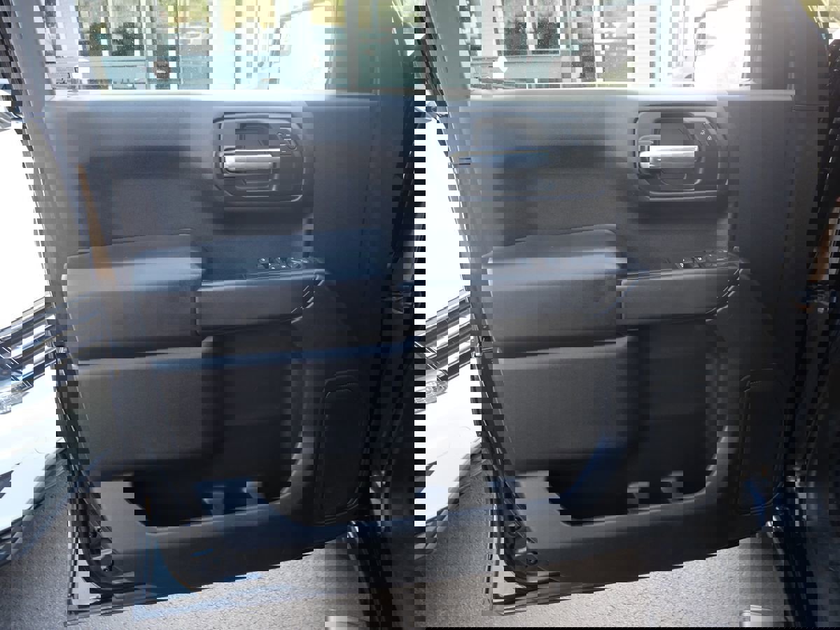 Used 2020 Chevrolet Silverado 1500 Custom w/ Custom Value Package image 15