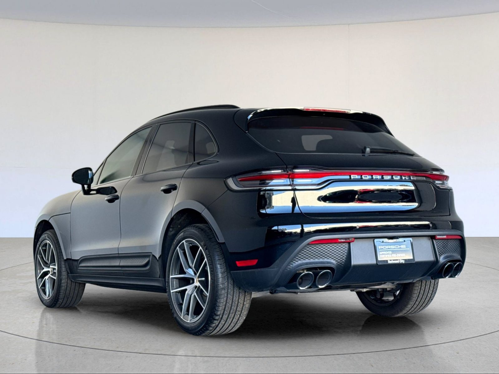 Certified 2026 Porsche Macan AWD/4WD image 3