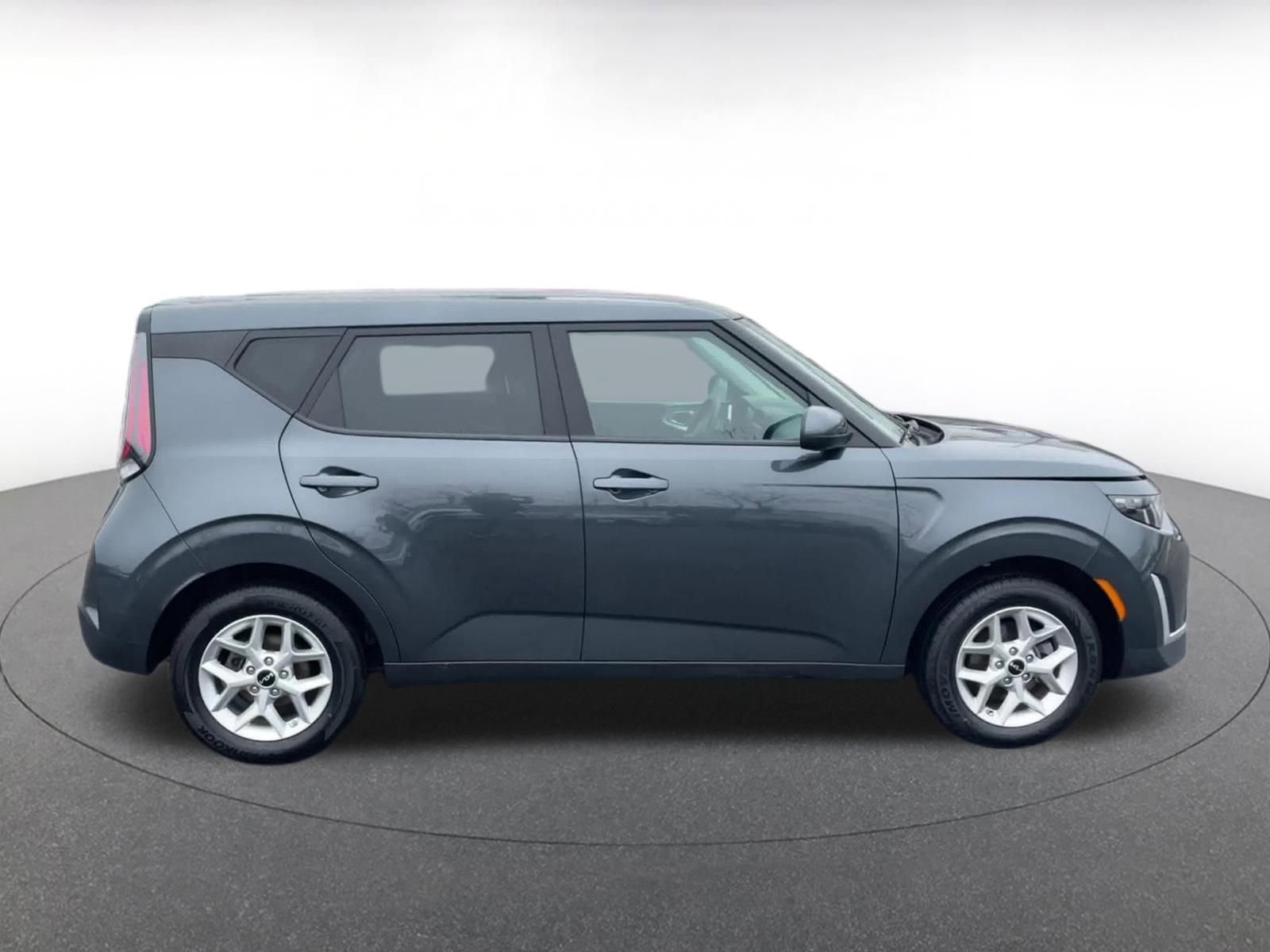 Used 2025 Kia Soul LX w/ LX Technology Package image 16