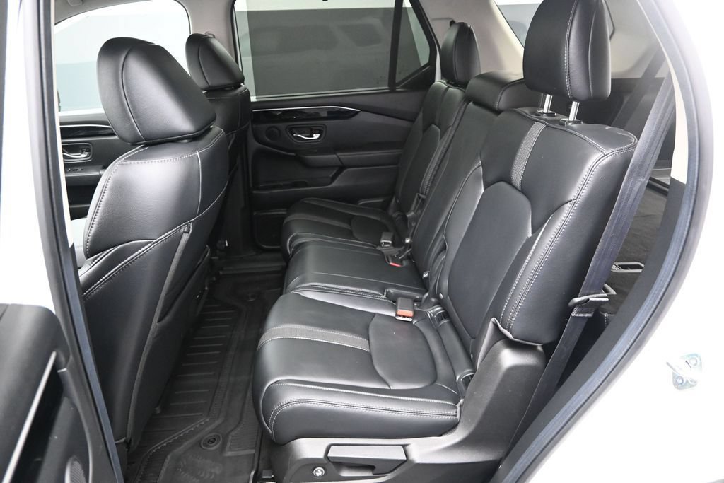 Used 2025 Honda Pilot EX-L image 14