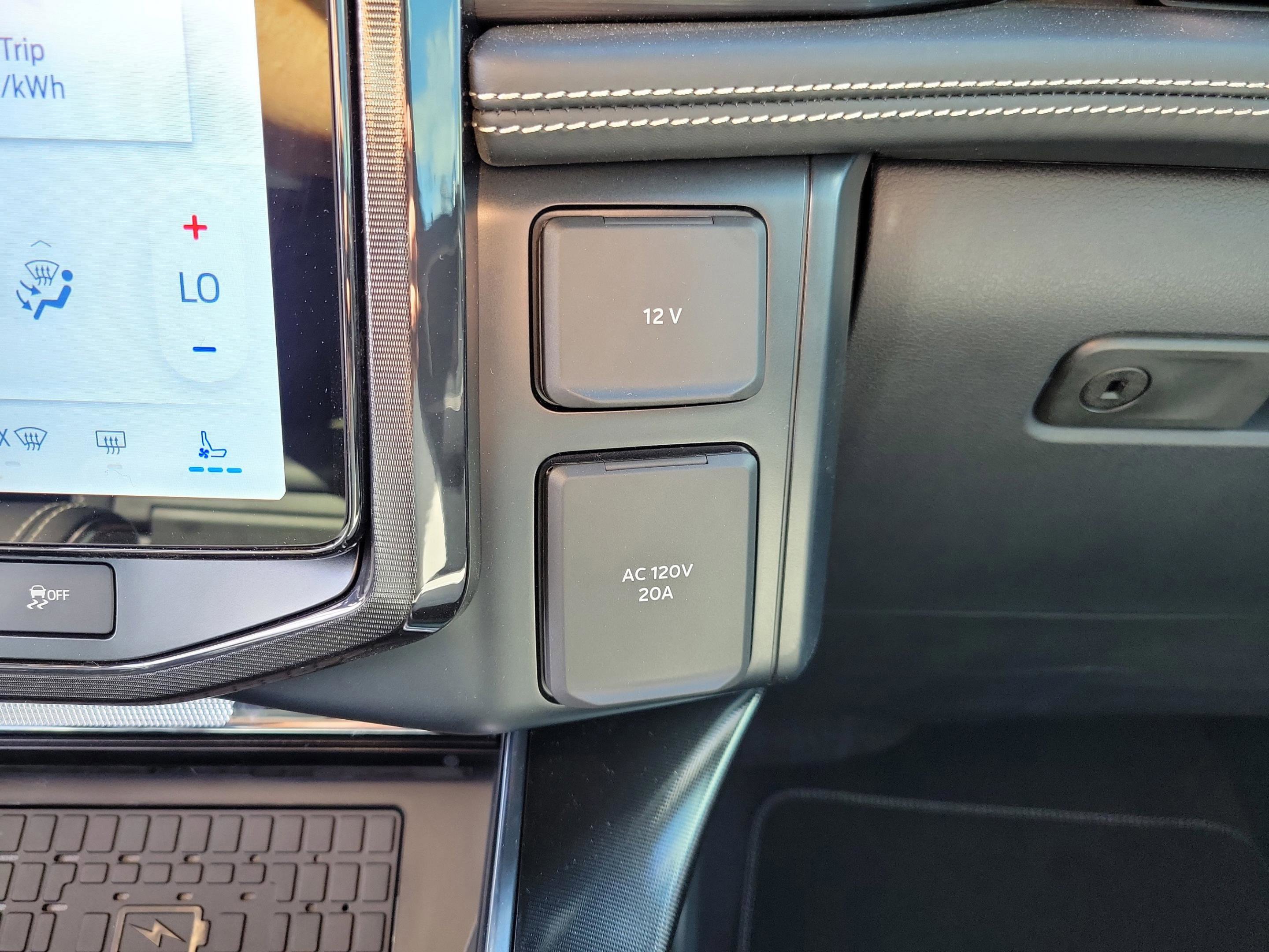 New 2025 Ford F150 Lightning Platinum image 32