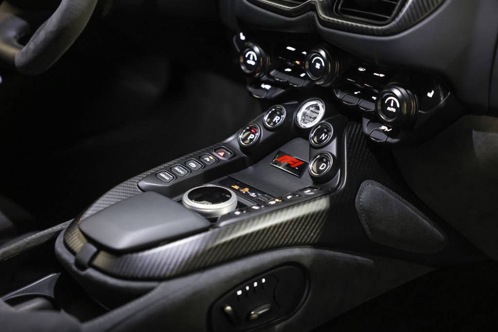 Used 2023 Aston Martin V8 Vantage Coupe RWD image 27
