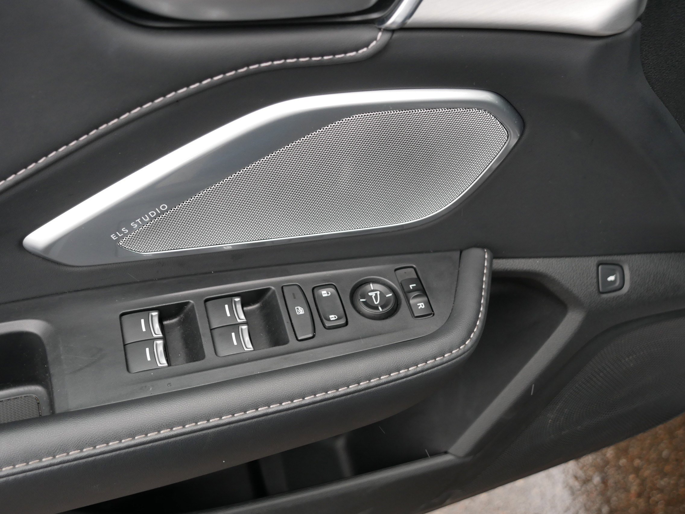 Certified 2025 Acura RDX SH-AWD w/ Technology Package image 19