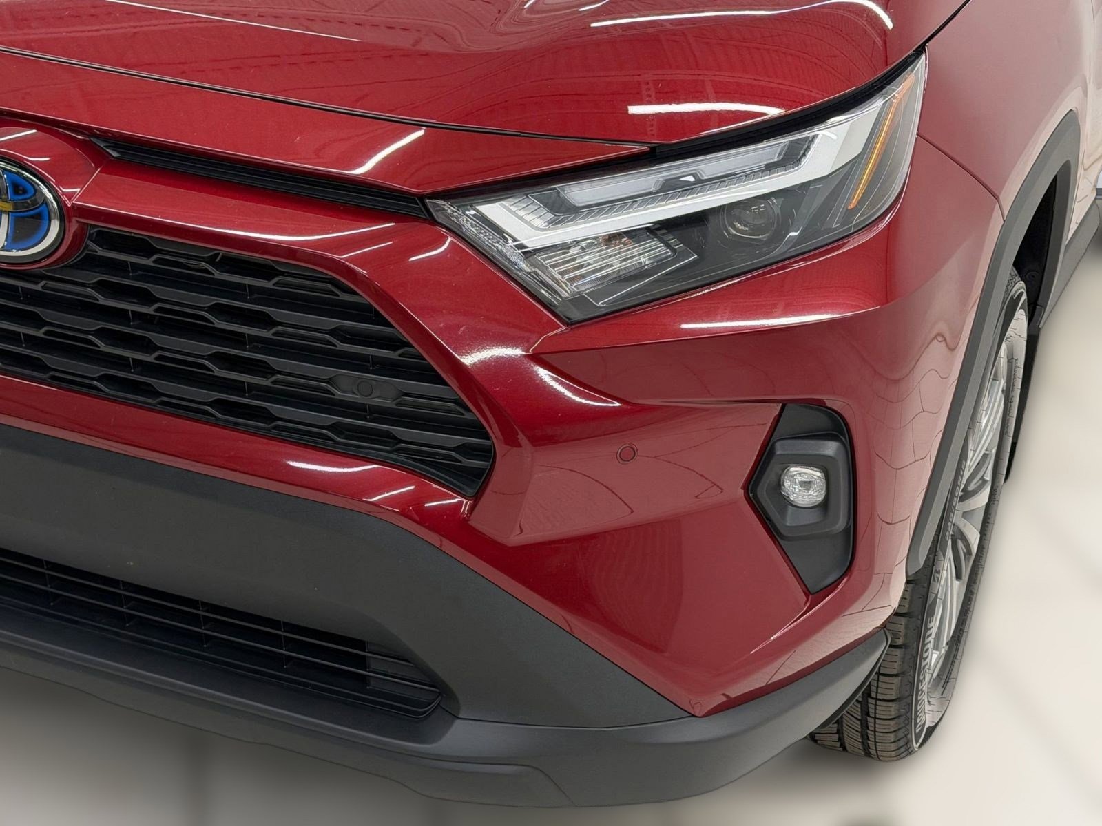 Used 2022 Toyota RAV4 XLE Premium AWD/4WD image 9