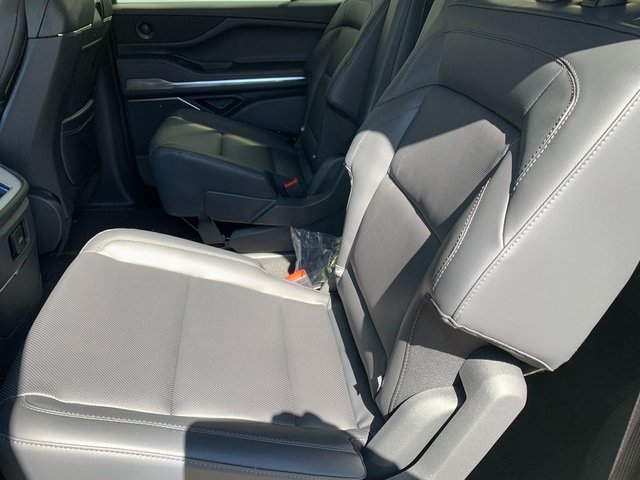 New 2026 Lincoln Navigator L Premier AWD/4WD image 24