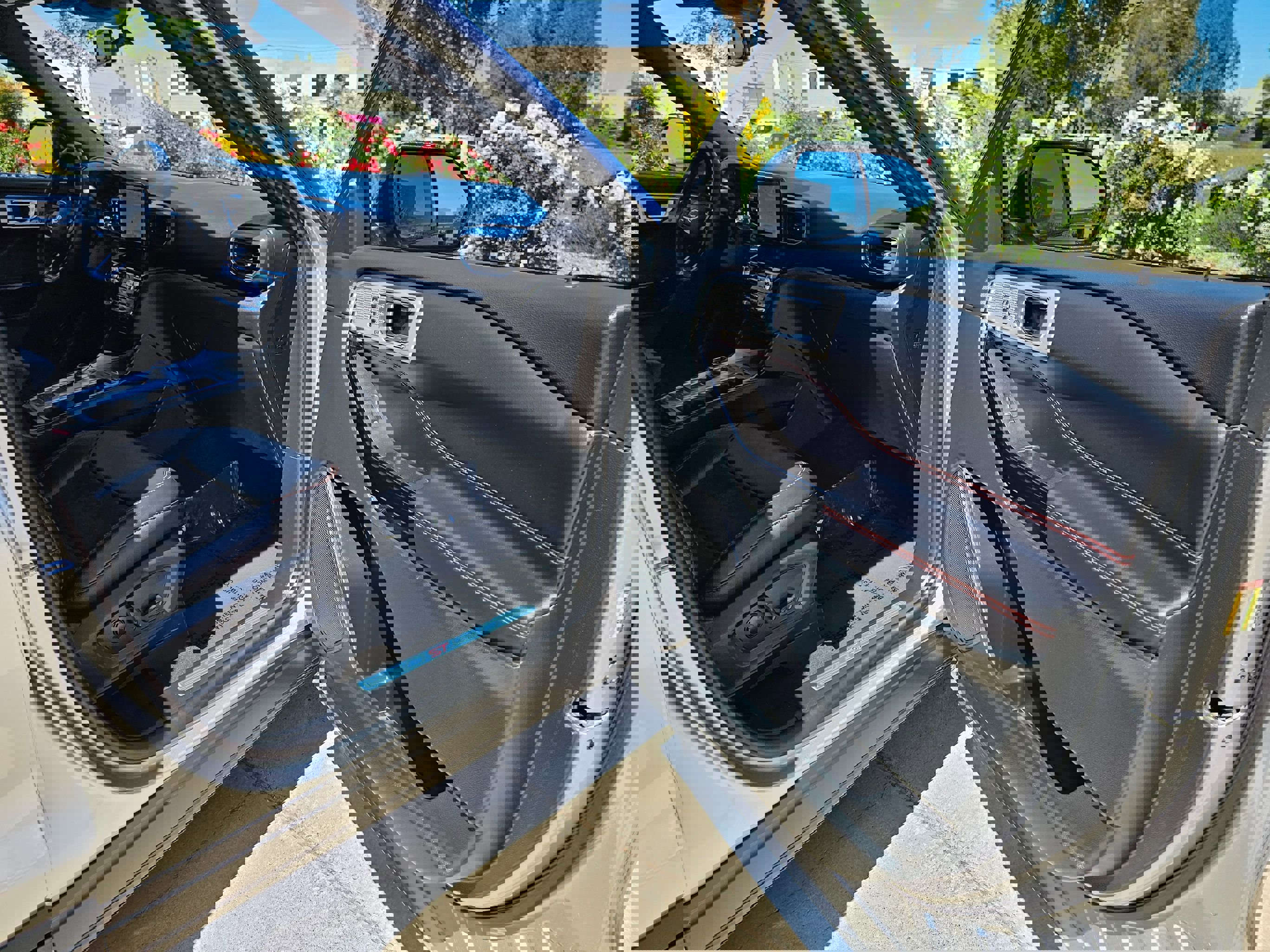 Used 2024 Ford Explorer ST-Line w/ Class IV Trailer Tow Package RWD image 33