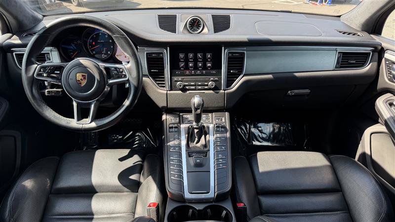 Used 2018 Porsche Macan Turbo AWD/4WD image 17