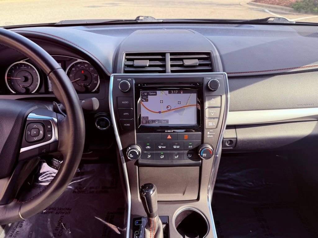 Used 2016 Toyota Camry SE w/ Moonroof Package image 23