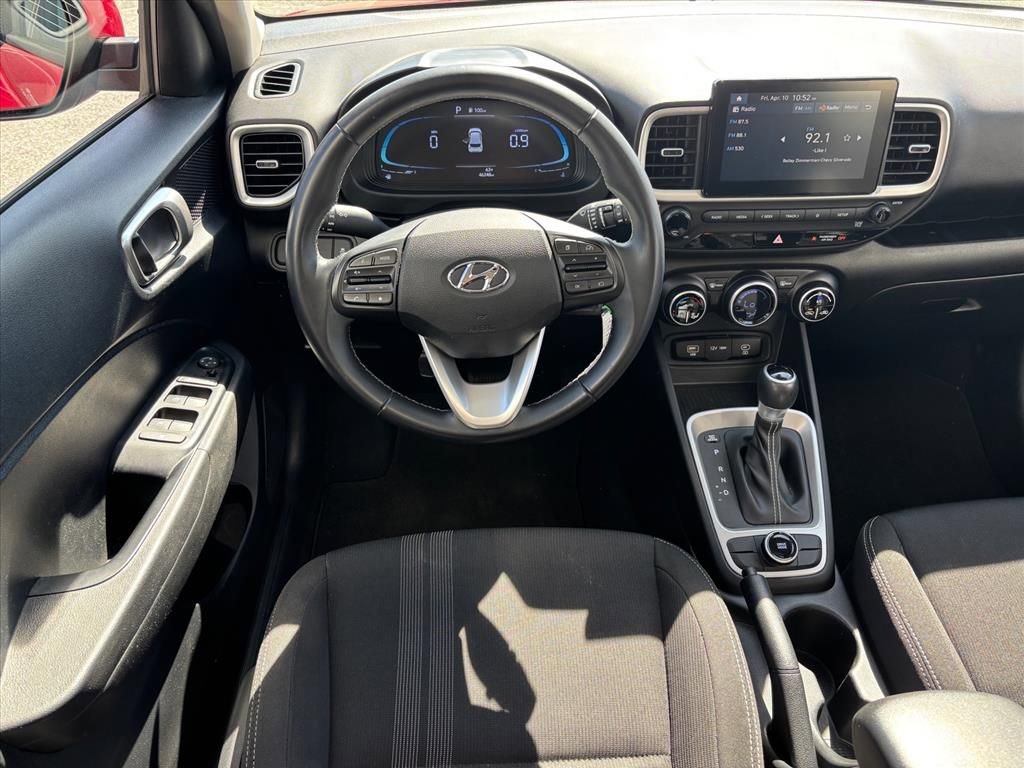 Used 2023 Hyundai Venue FWD image 14