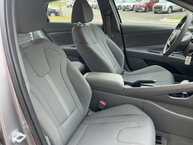 Certified 2024 Hyundai Elantra SE FWD image 39