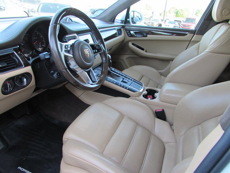 Used 2016 Porsche Macan Turbo AWD/4WD image 9