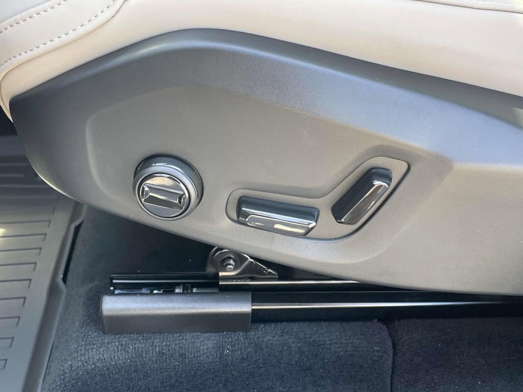 New 2026 Volvo XC60 B5 Plus w/ Protection Package Premier image 8