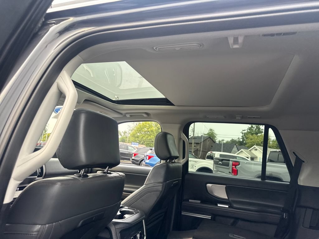 Used 2025 Ford Expedition Active AWD/4WD image 24