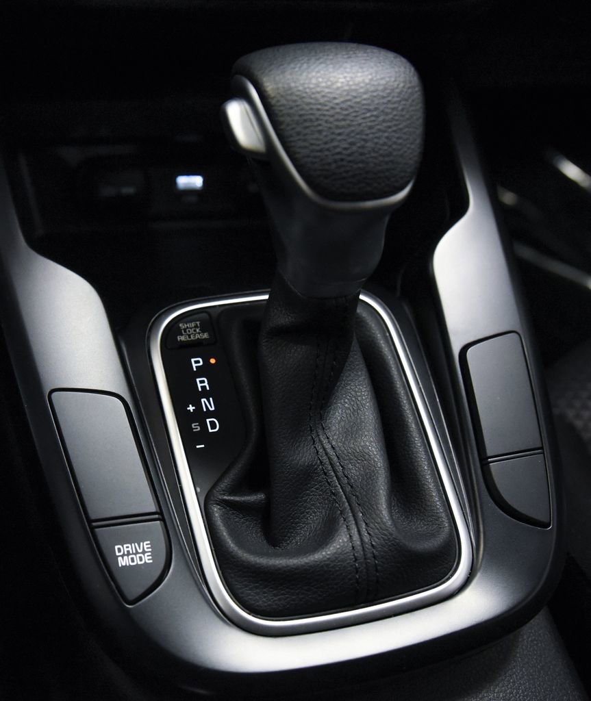 Used 2025 Kia Soul LX w/ LX Technology Package FWD image 26