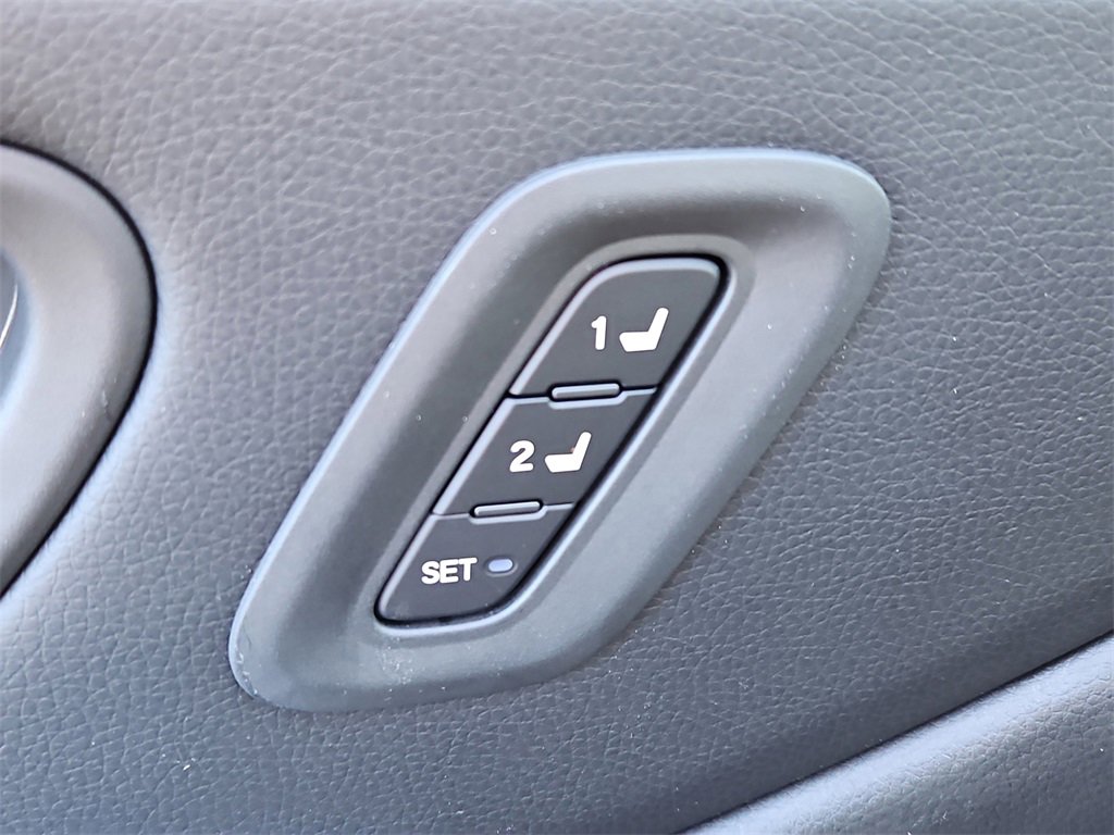 New 2025 Honda Pilot Touring image 13