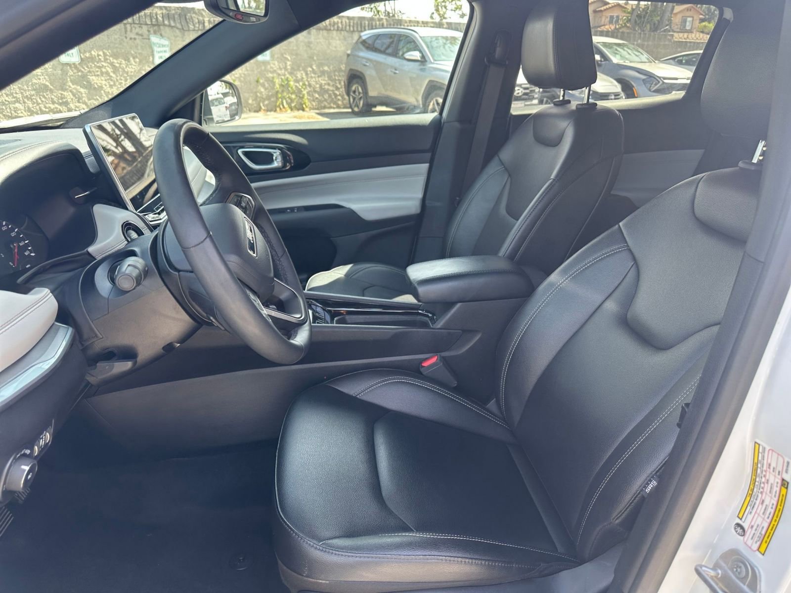 Used 2025 Jeep Compass Limited image 28