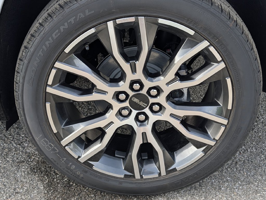 New 2027 GMC Acadia Denali Ultimate w/ LPO, Floor Liner Package AWD/4WD image 9