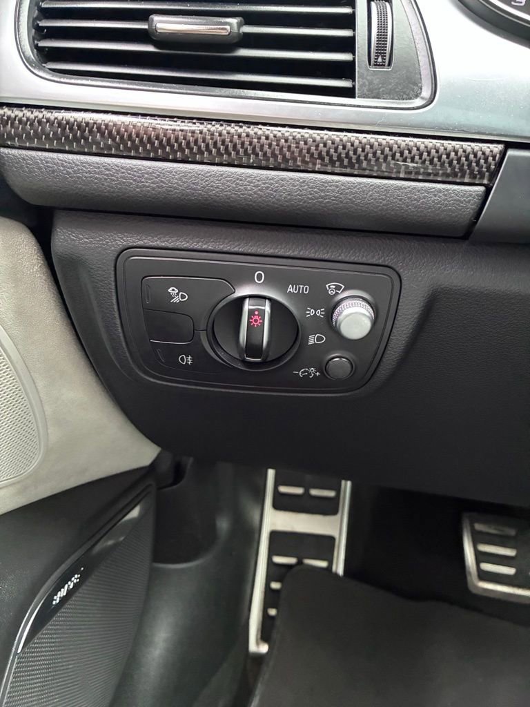 Used 2018 Audi S6 Prestige w/ Prestige Package image 28