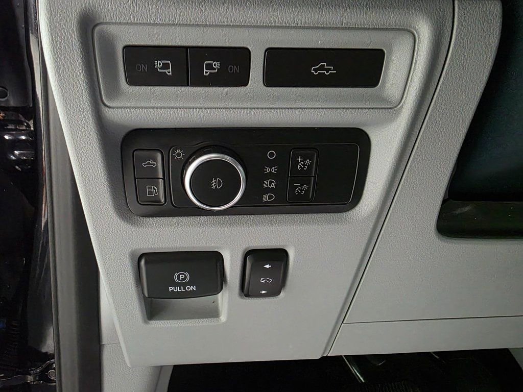 Used 2022 Ford F150 Limited image 38