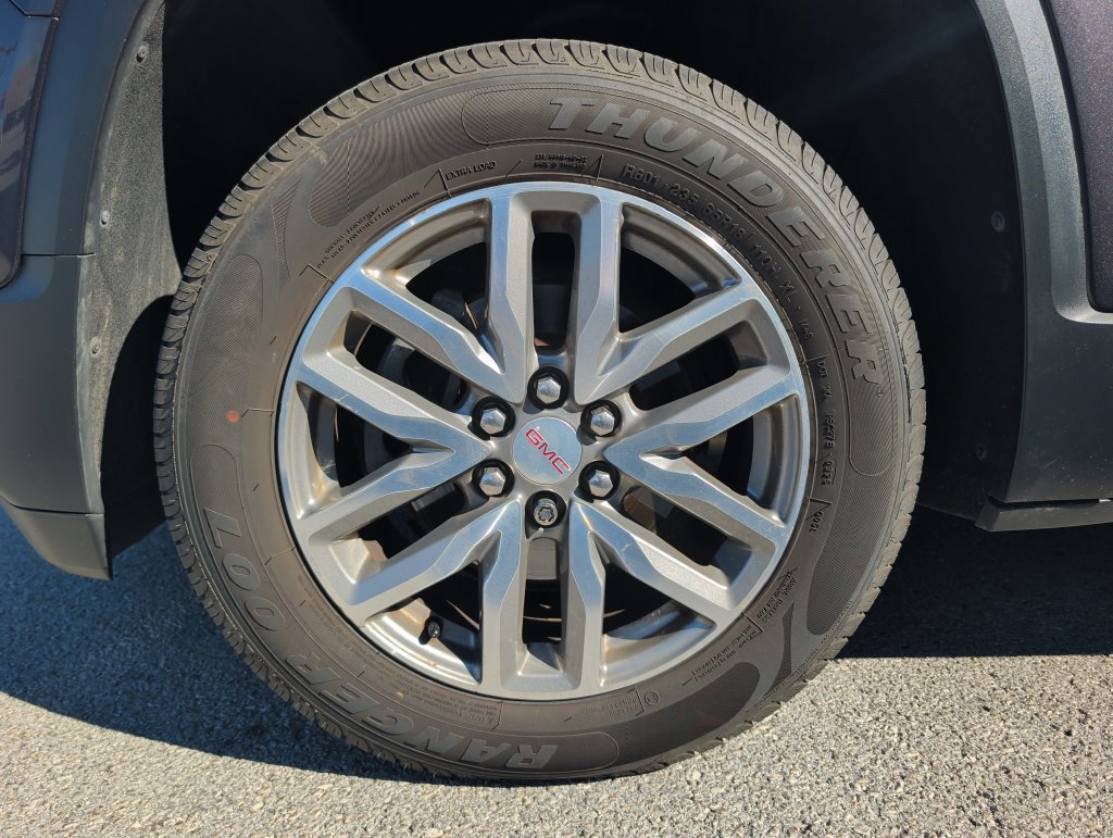 Used 2017 GMC Acadia SLE FWD image 4