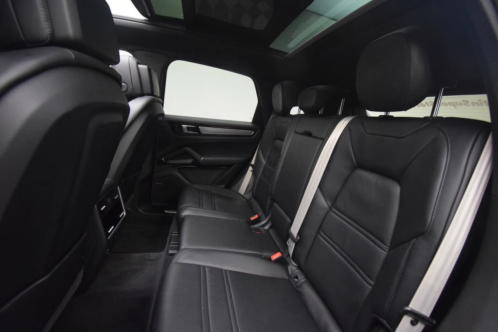 Used 2023 Porsche Cayenne Platinum Edition AWD/4WD image 24