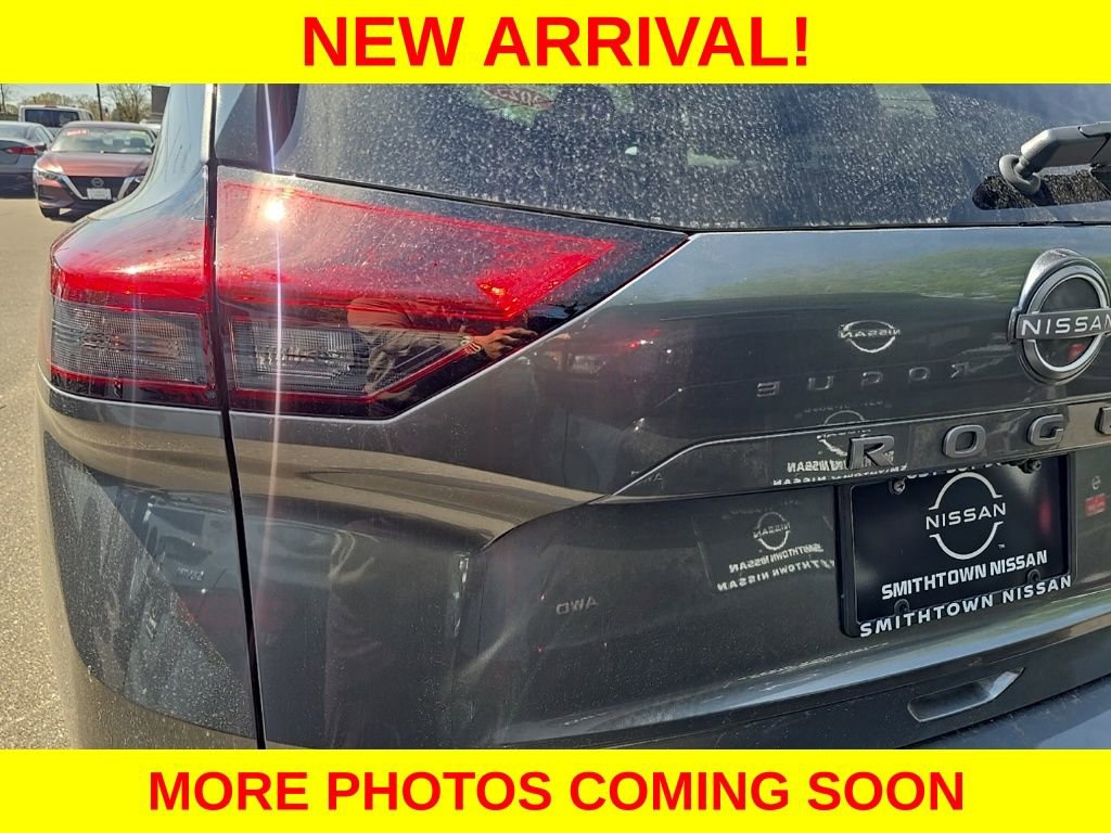 Used 2025 Nissan Rogue S AWD/4WD image 11