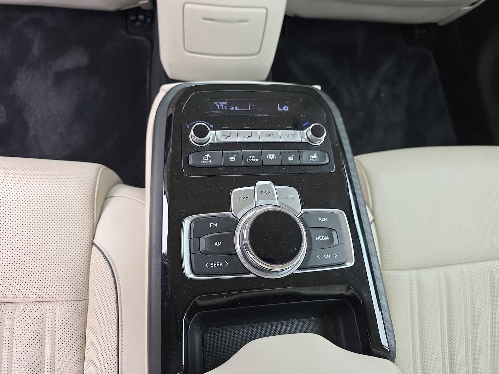 Used 2022 Genesis G90 3.3T Premium RWD image 32