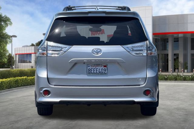 Used 2018 Toyota Sienna SE w/ SE Preferred Package FWD image 5