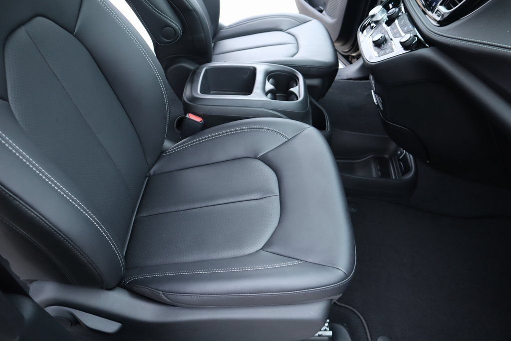 New 2026 Chrysler Pacifica Select AWD/4WD image 14