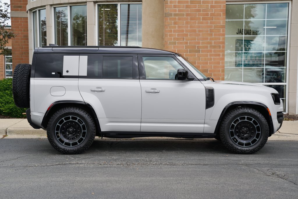 Used 2026 Land Rover Defender 110 OCTA AWD/4WD image 7