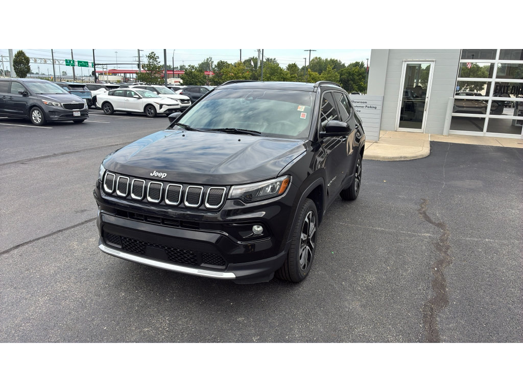 Used 2022 Jeep Compass Limited w/ Sun and Sound Group AWD/4WD image 3