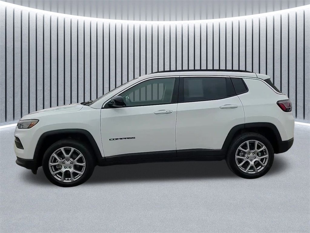 Used 2022 Jeep Compass Latitude w/ Sun and Sound Group image 6