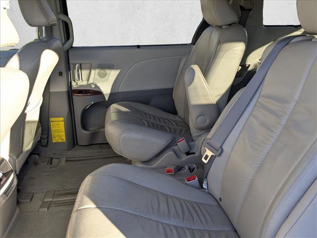 Used 2011 Toyota Sienna XLE image 19