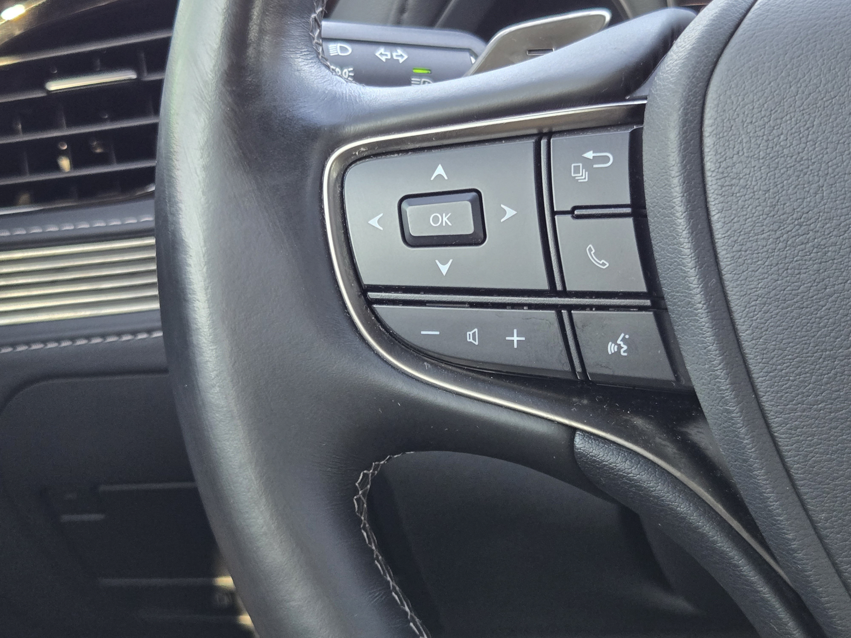 Used 2021 Lexus LS 500 w/ Accessory Package (Z2) RWD image 26
